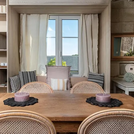 La Marine De Loire & 호텔 몽소로