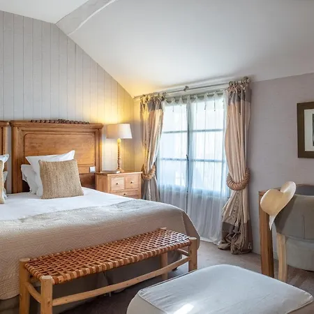 מלון La Marine De Loire & מונסורו