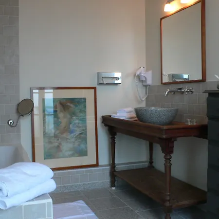 מלון La Marine De Loire & 4*