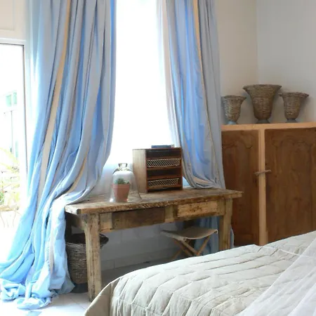 מלון La Marine De Loire & מונסורו