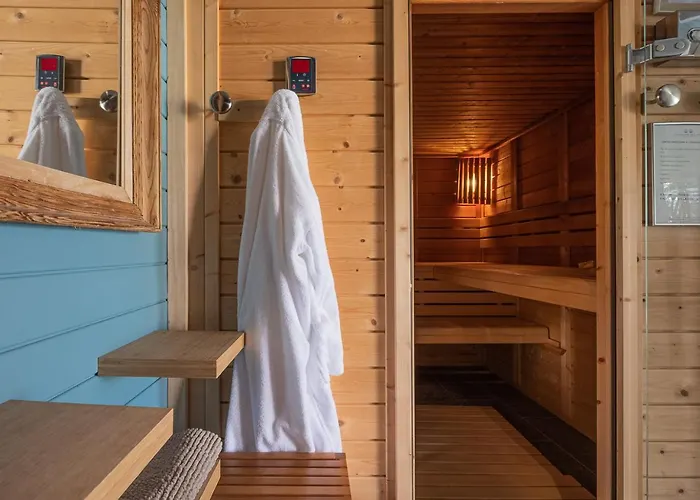 La Marine De Loire & Hotel Montsoreau