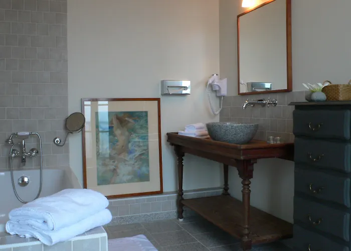 Hotel La Marine De Loire & 4*