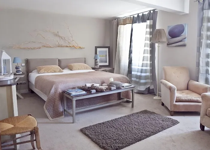 Hotel La Marine De Loire &