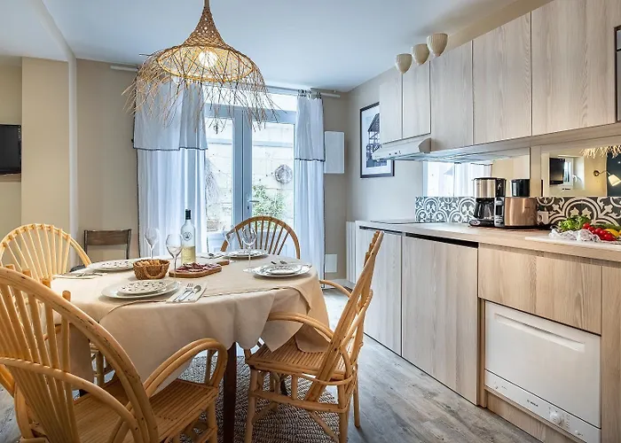 Hotel La Marine De Loire &