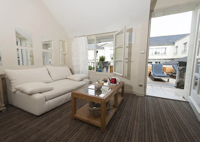 Hotel La Marine De Loire &